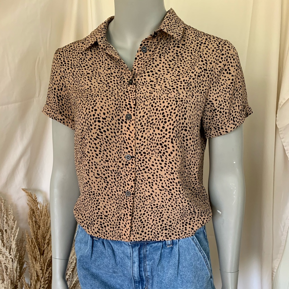 BRAND NEW! Animal dot lightweight button crop top